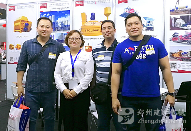 建新機械多年的菲律賓老客戶，購買了很多混凝土攪拌設備